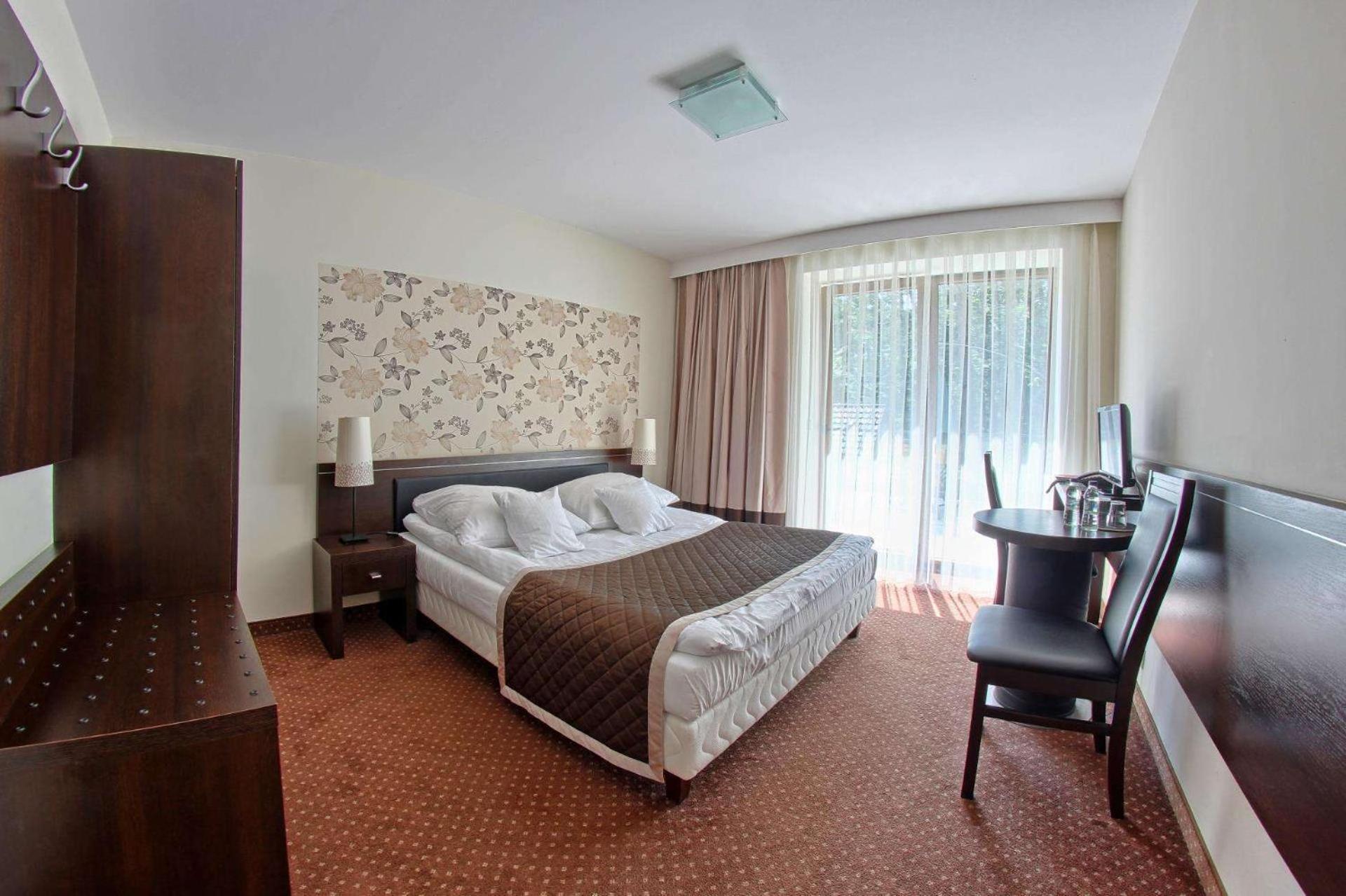 Hotel Zacisze トゥラバ エクステリア 写真