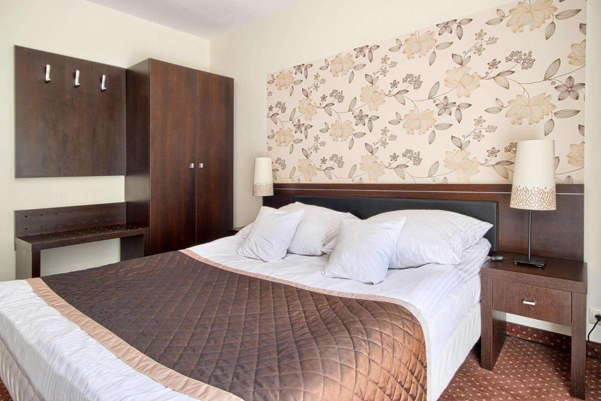 Hotel Zacisze トゥラバ エクステリア 写真